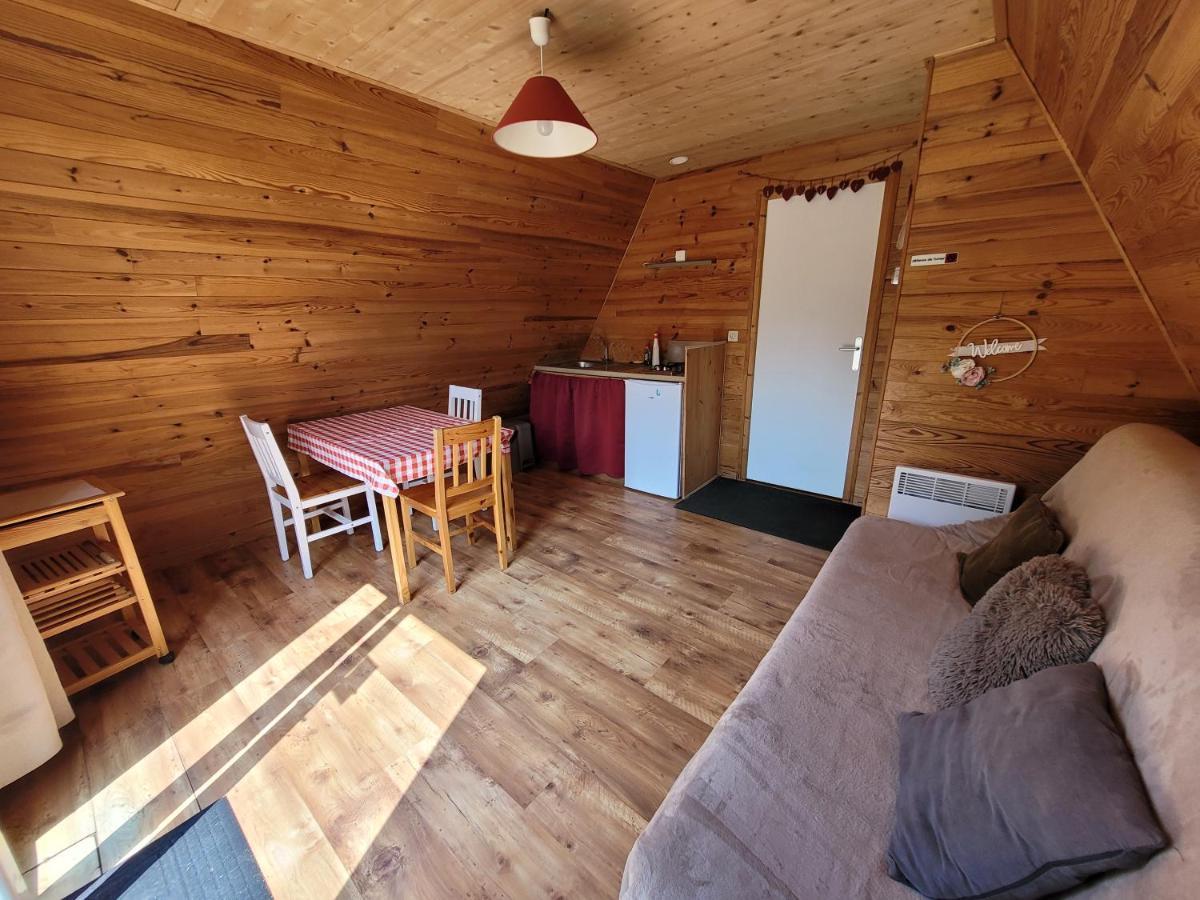 Camping Les Hirondelles ブール・サント・マリー エクステリア 写真