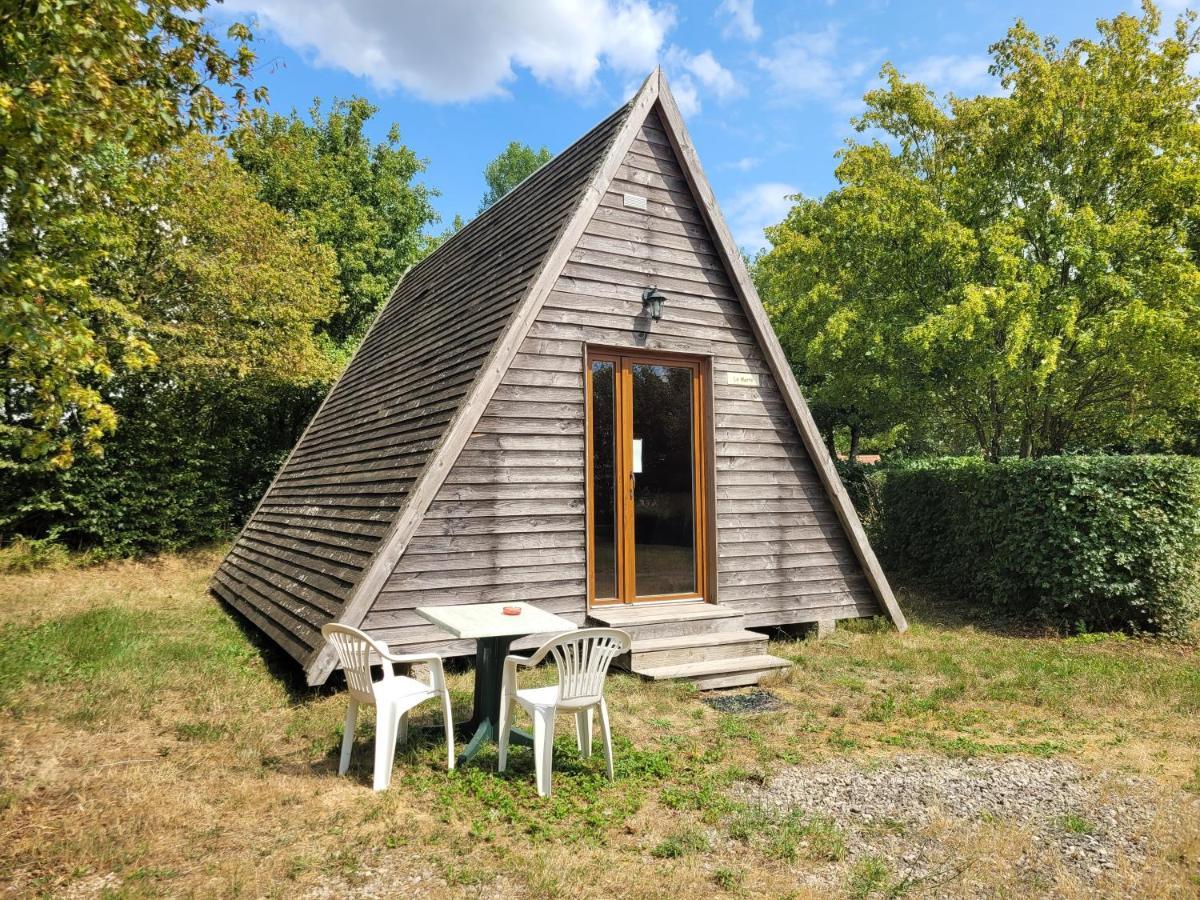 Camping Les Hirondelles ブール・サント・マリー エクステリア 写真