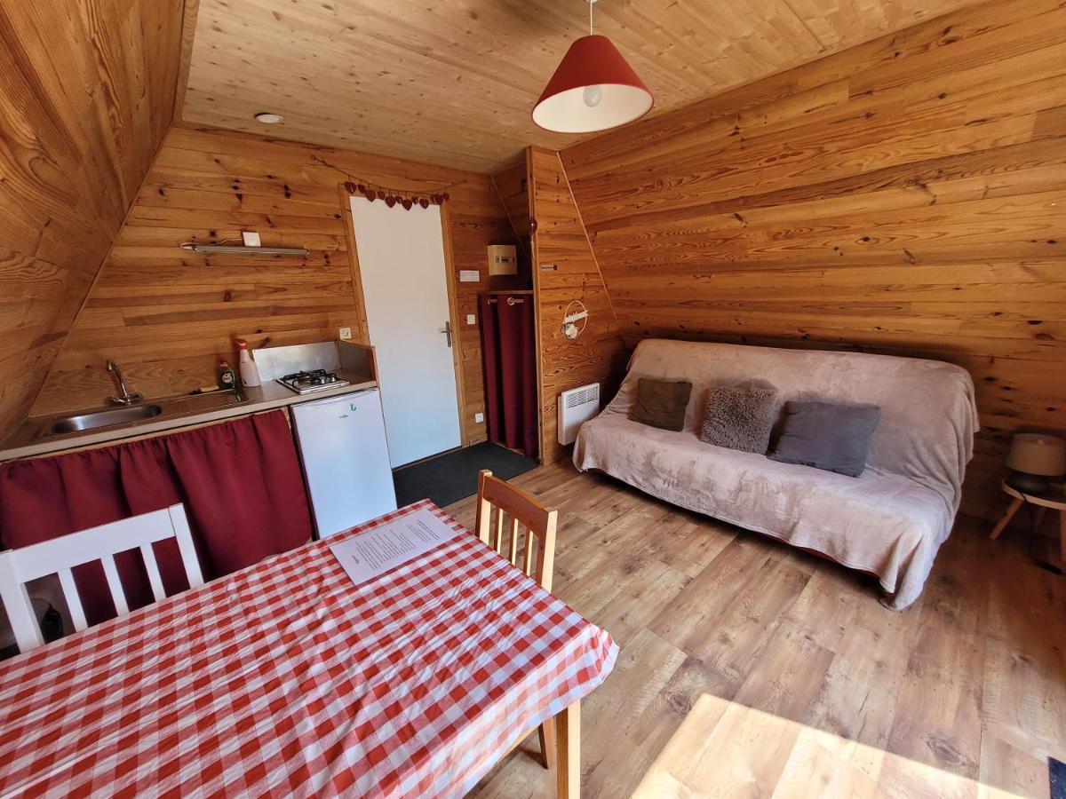 Camping Les Hirondelles ブール・サント・マリー エクステリア 写真