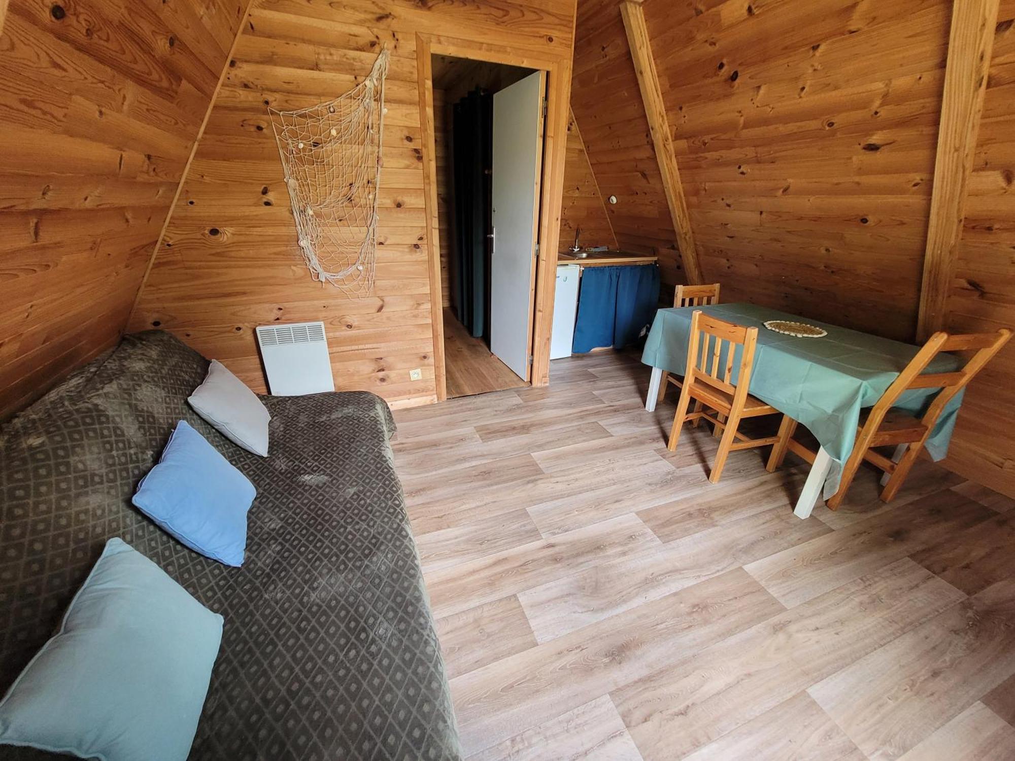 Camping Les Hirondelles ブール・サント・マリー エクステリア 写真