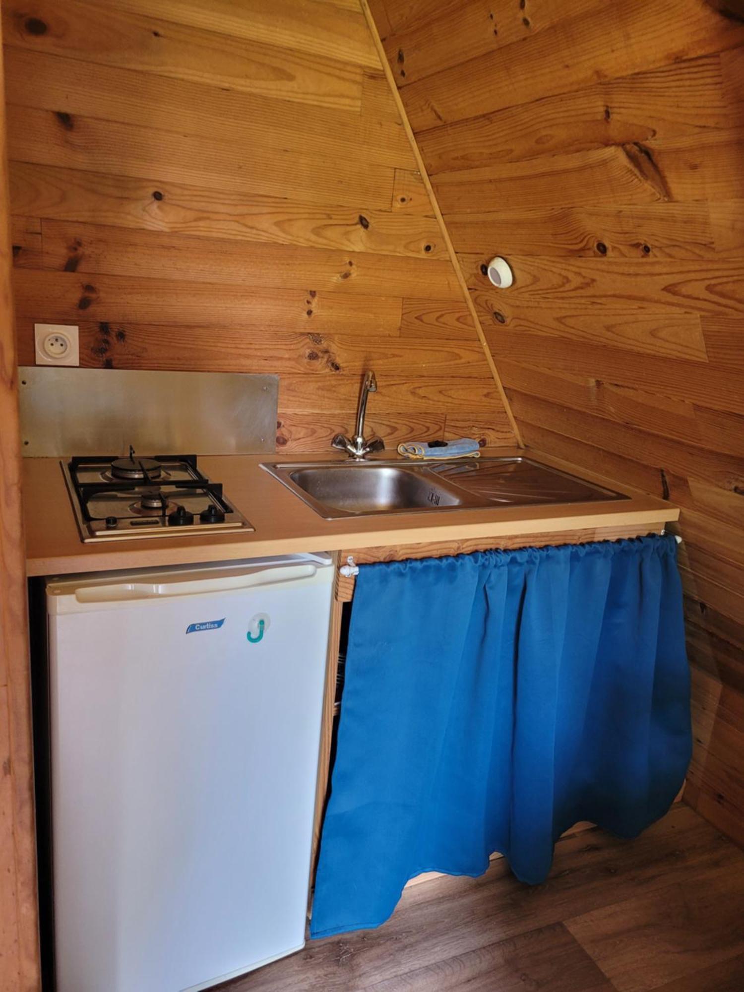 Camping Les Hirondelles ブール・サント・マリー エクステリア 写真