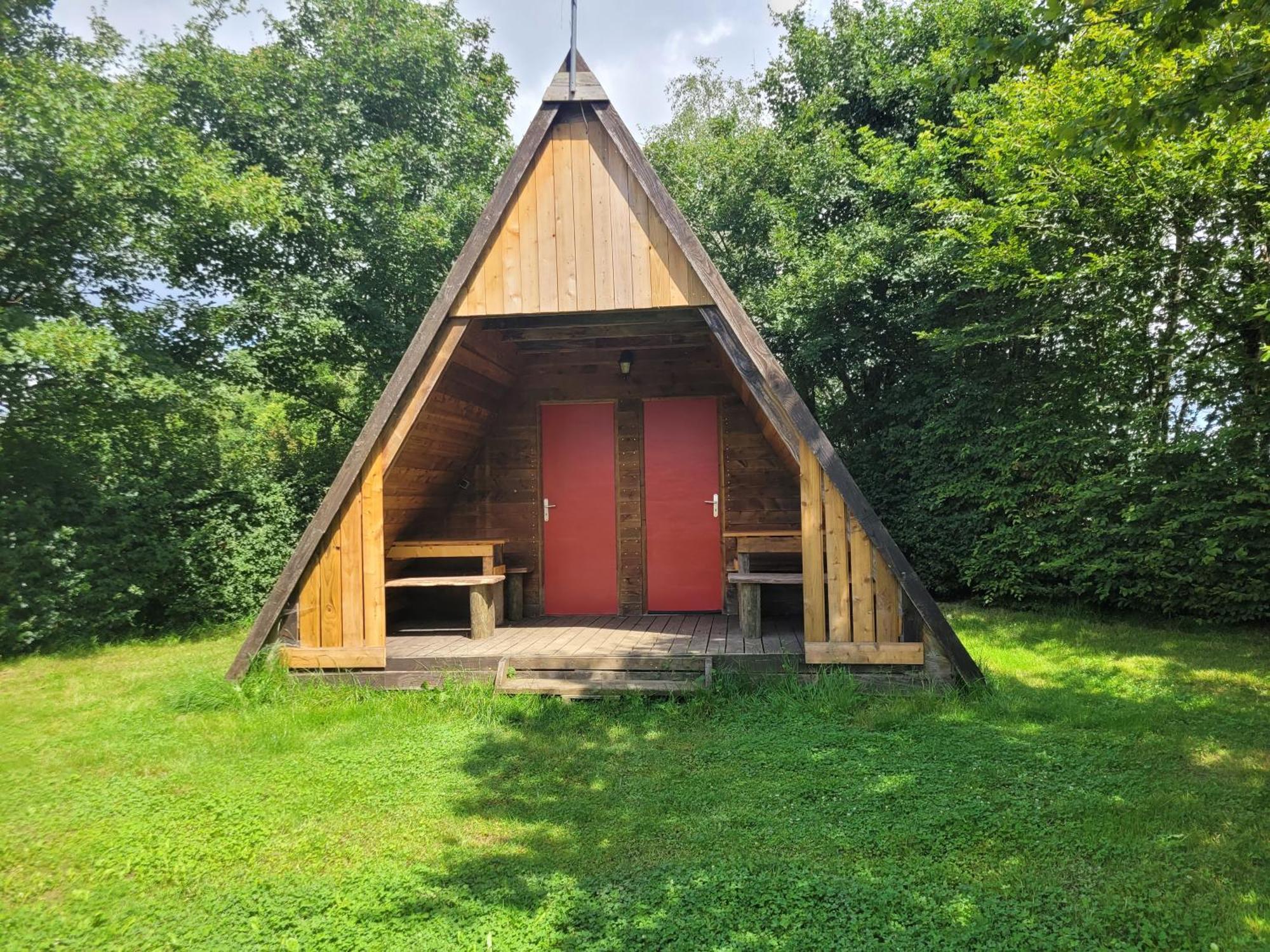 Camping Les Hirondelles ブール・サント・マリー エクステリア 写真