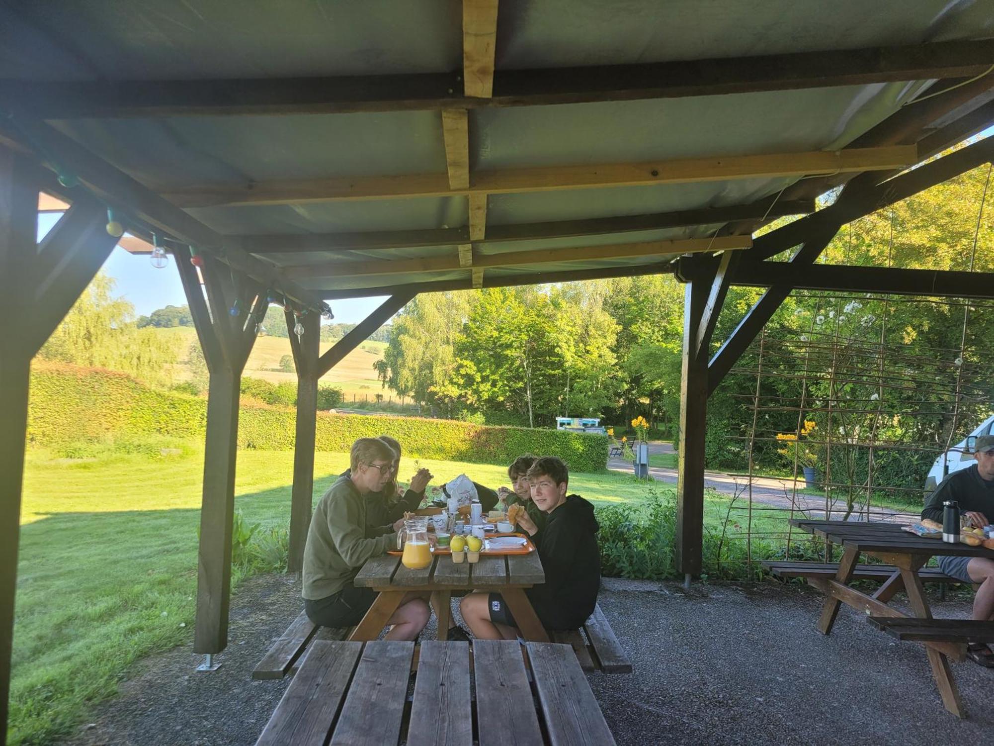 Camping Les Hirondelles ブール・サント・マリー エクステリア 写真